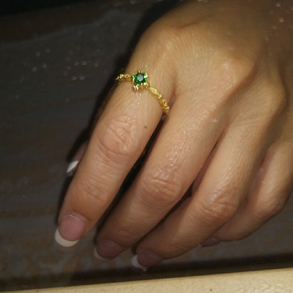 green gemstone - Picture 2 of 3